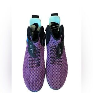 Nike Air Zoom UNVRS FlyEase Basketball ShoesDesigned with accessibility in mind,